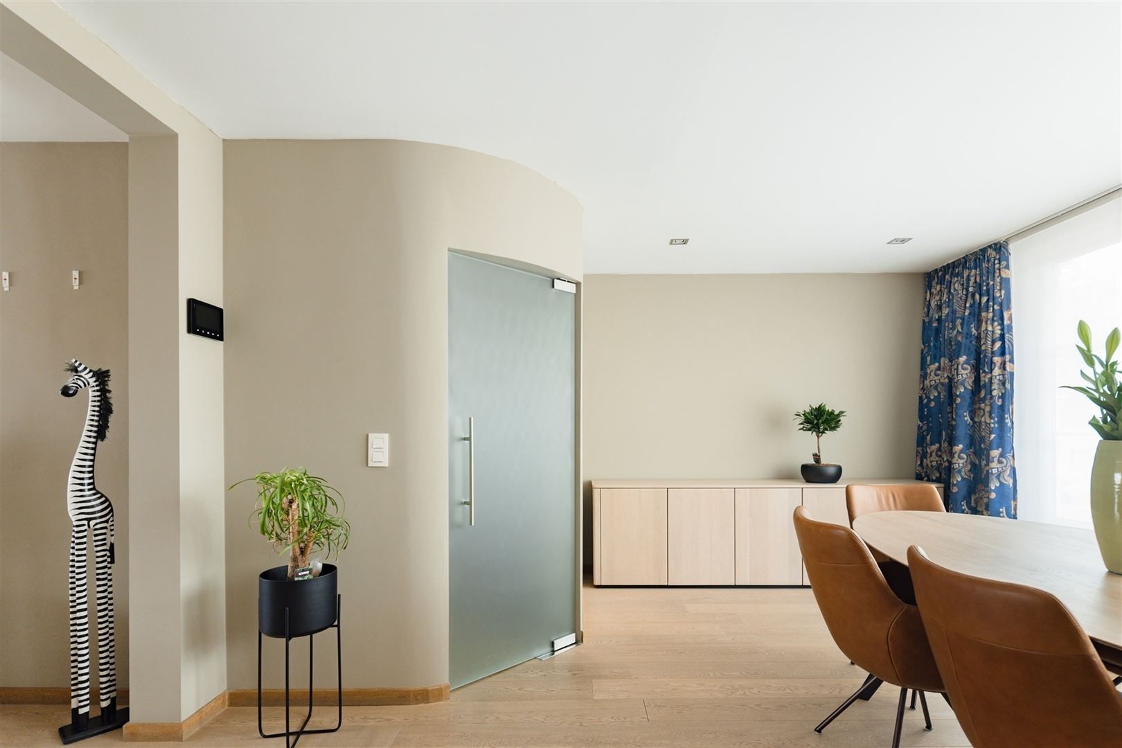 Woning met GIGANTISCHE garage/atelier/opslag en tuin foto 12