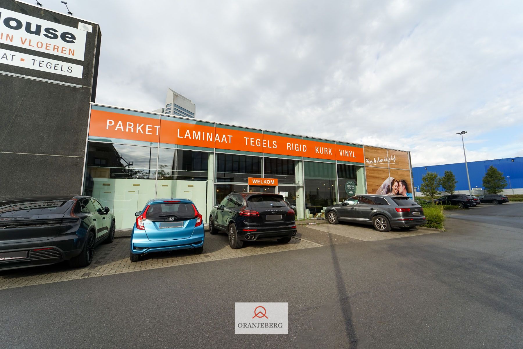 In de schaduw van de IKEA: winkel-magazijn van 750 m² +P! foto {{pictureIndex}}