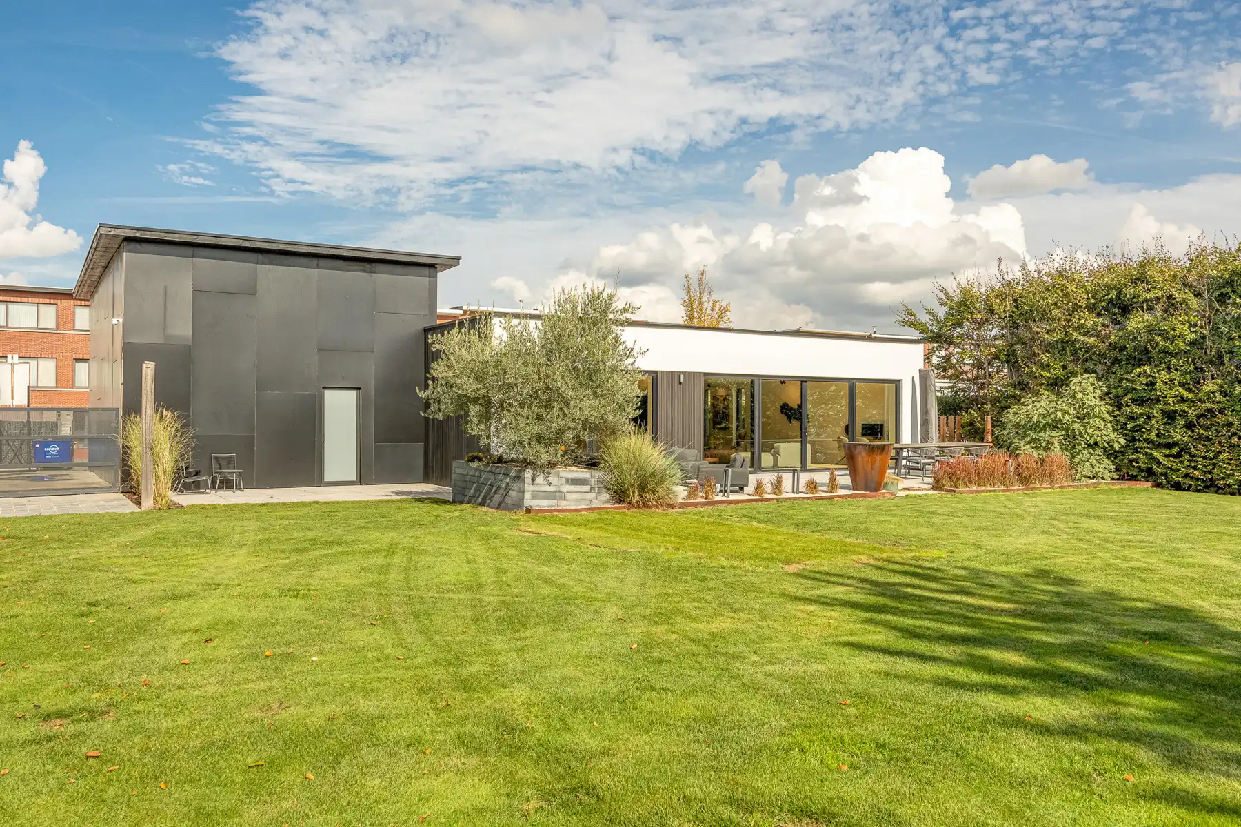 Villa met ruim magazijn in Aartselaar foto 14