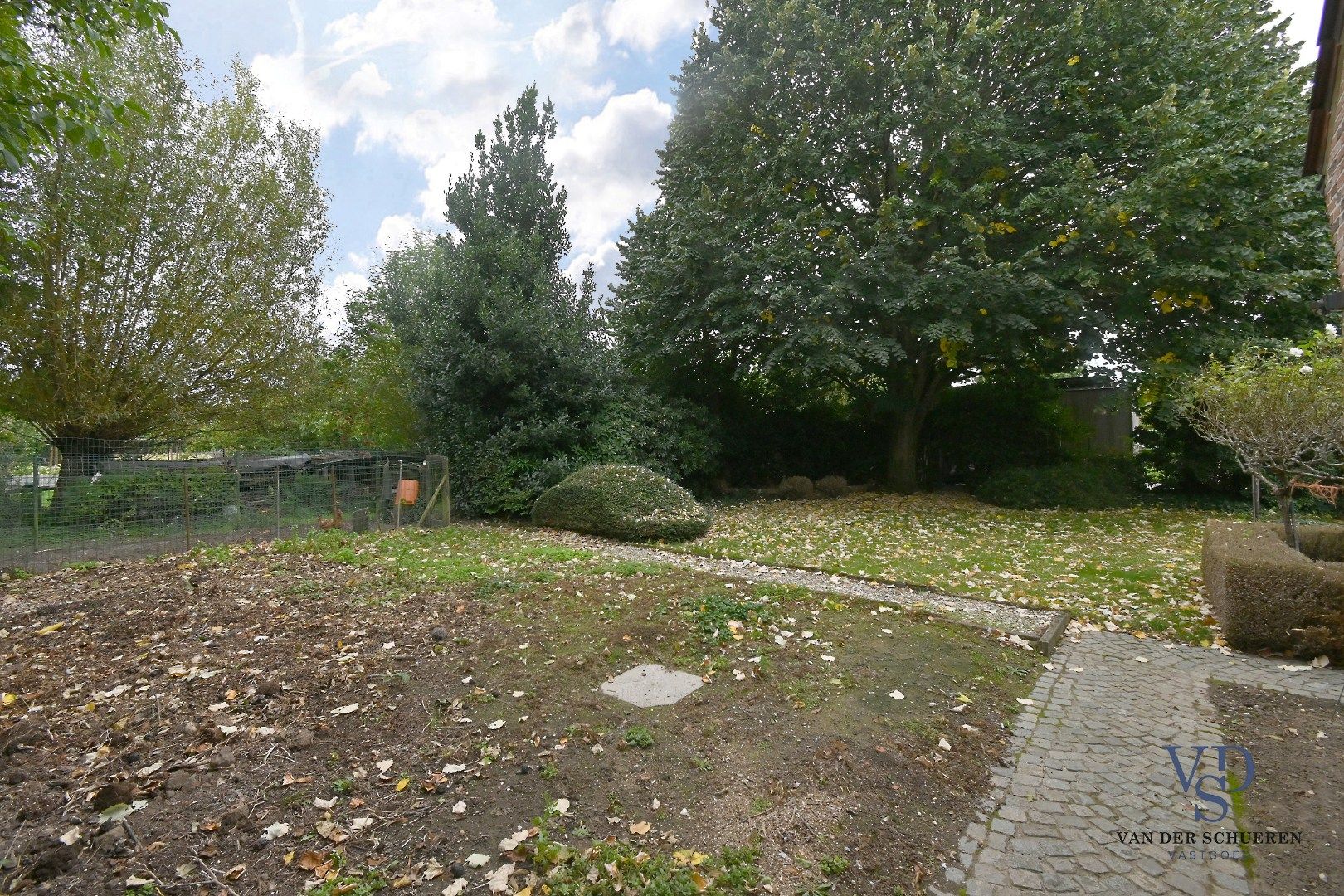 Bijzonder degelijke en ruime villa in doodlopende straat  foto 24