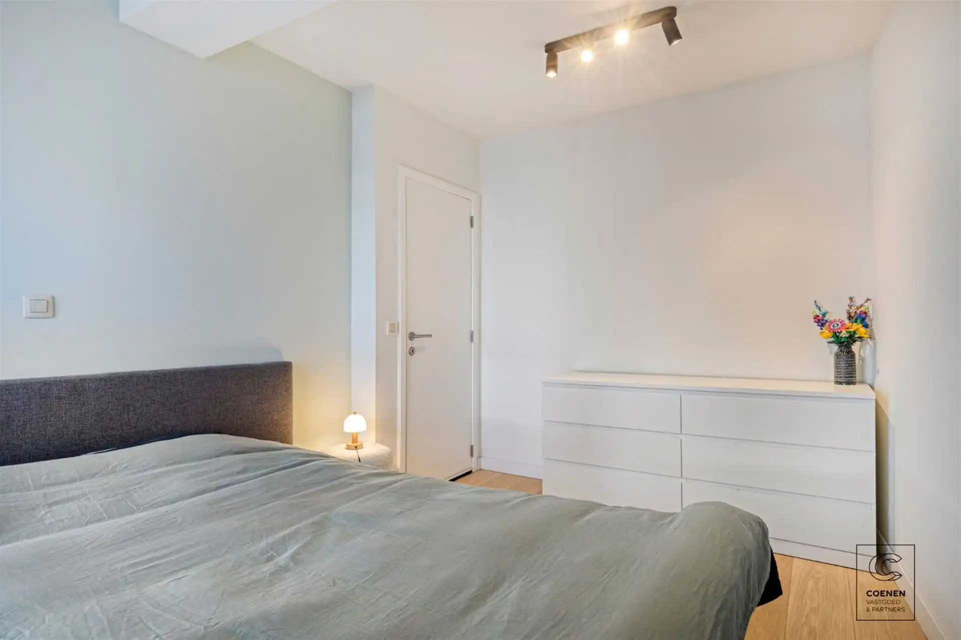 Instapklaar appartement met 2 slpk's op topligging in Lier! foto 14