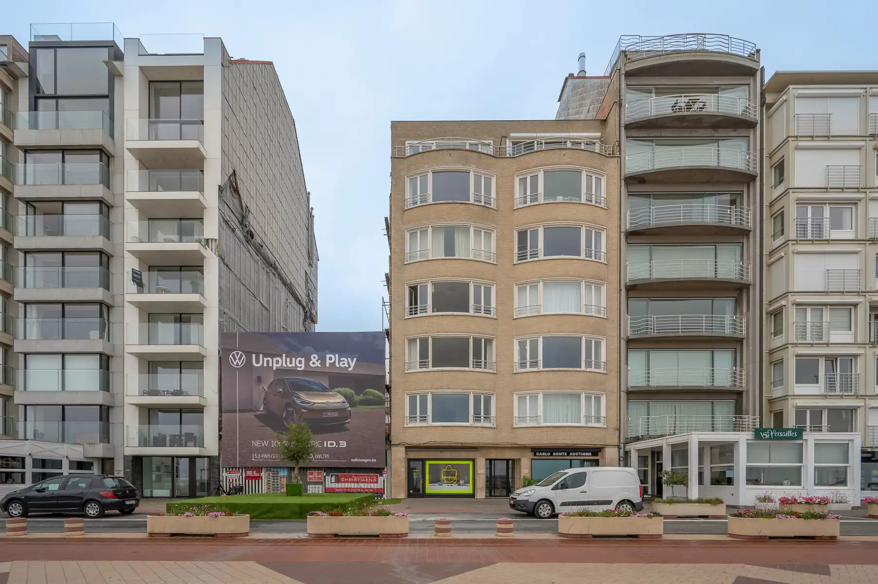 Mooi ongemeubeld appartement met frontaal zeezicht  foto 14