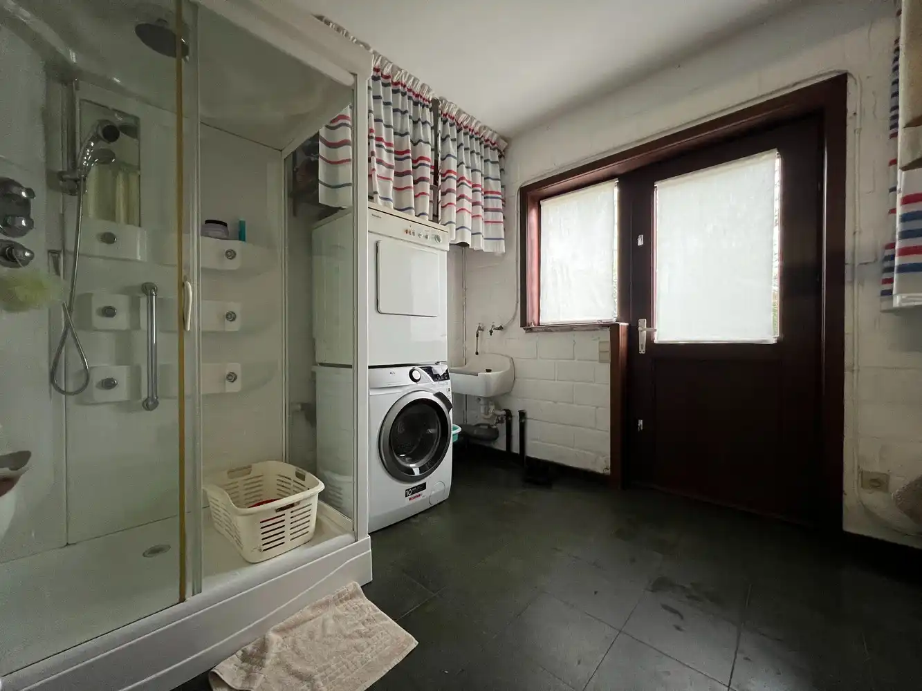 Ruime gezinswoning met zonnige tuin foto 6