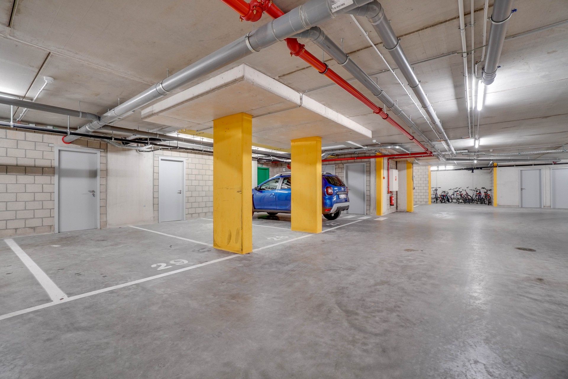Instapklaar, lichtrijk dakappartement met 2 slaapkamers, terras en parking. foto 17