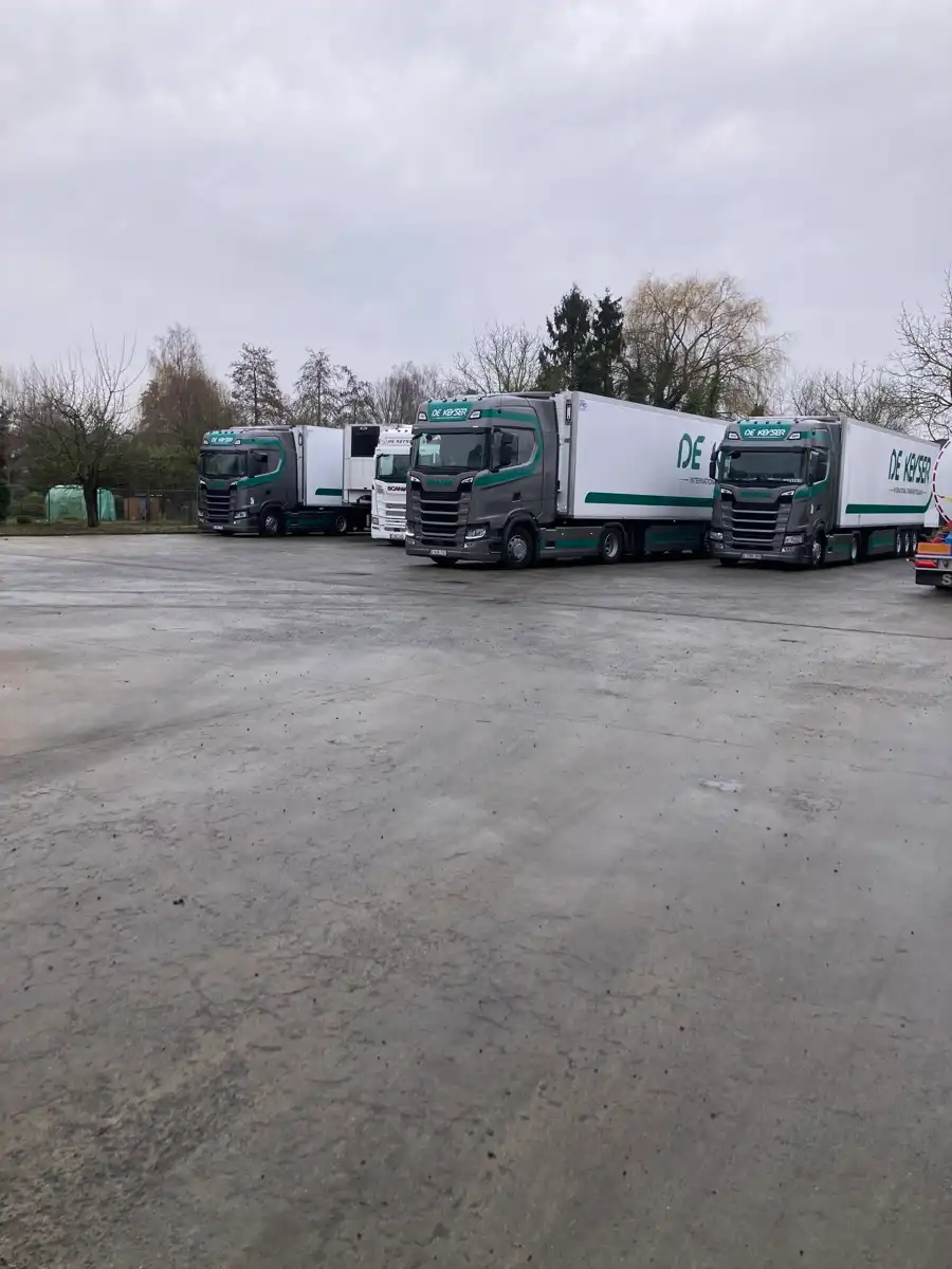 multifunctionele bedrijfsgebouw in perfecte staat met laad en loskaaien vooraan het gebouw. foto 18