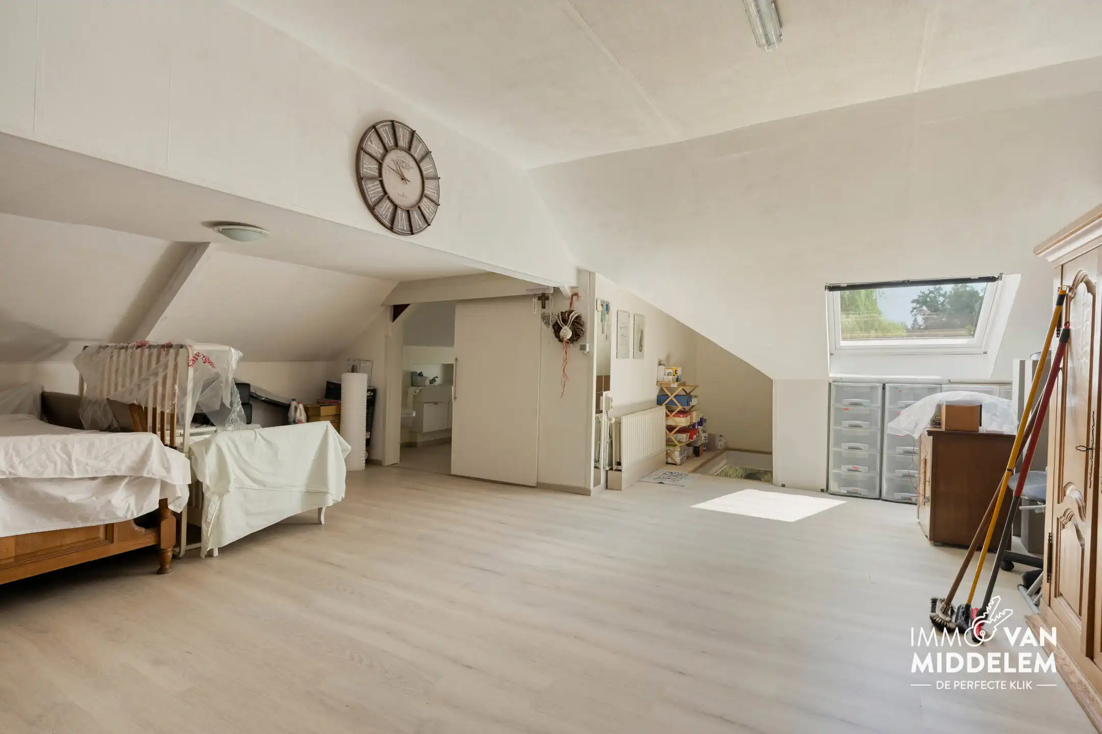 RUIME BUNGALOW MET 4 SLAAPKAMERS, GARAGE EN TUIN foto 16