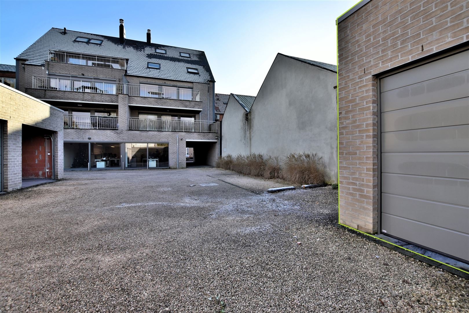 Modern, uiterst goed onderhouden appartement met garage te Hamme foto 18