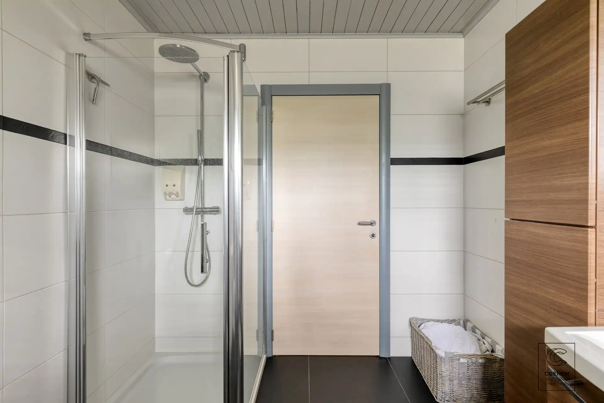 Charmante villa van 424 m² met 4 slpks, royale garage en tuin! foto 14