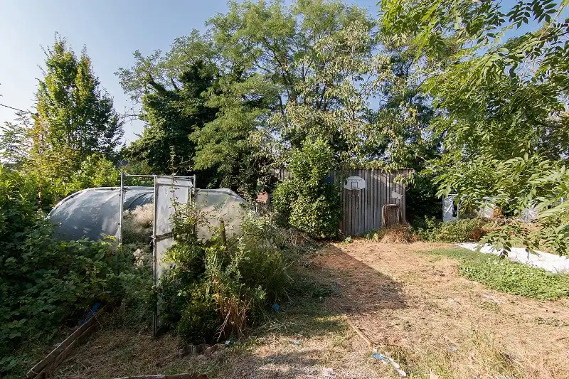 Interessant renovatieproject in groene omgeving op een knap perceel van bijna 12 are foto 7
