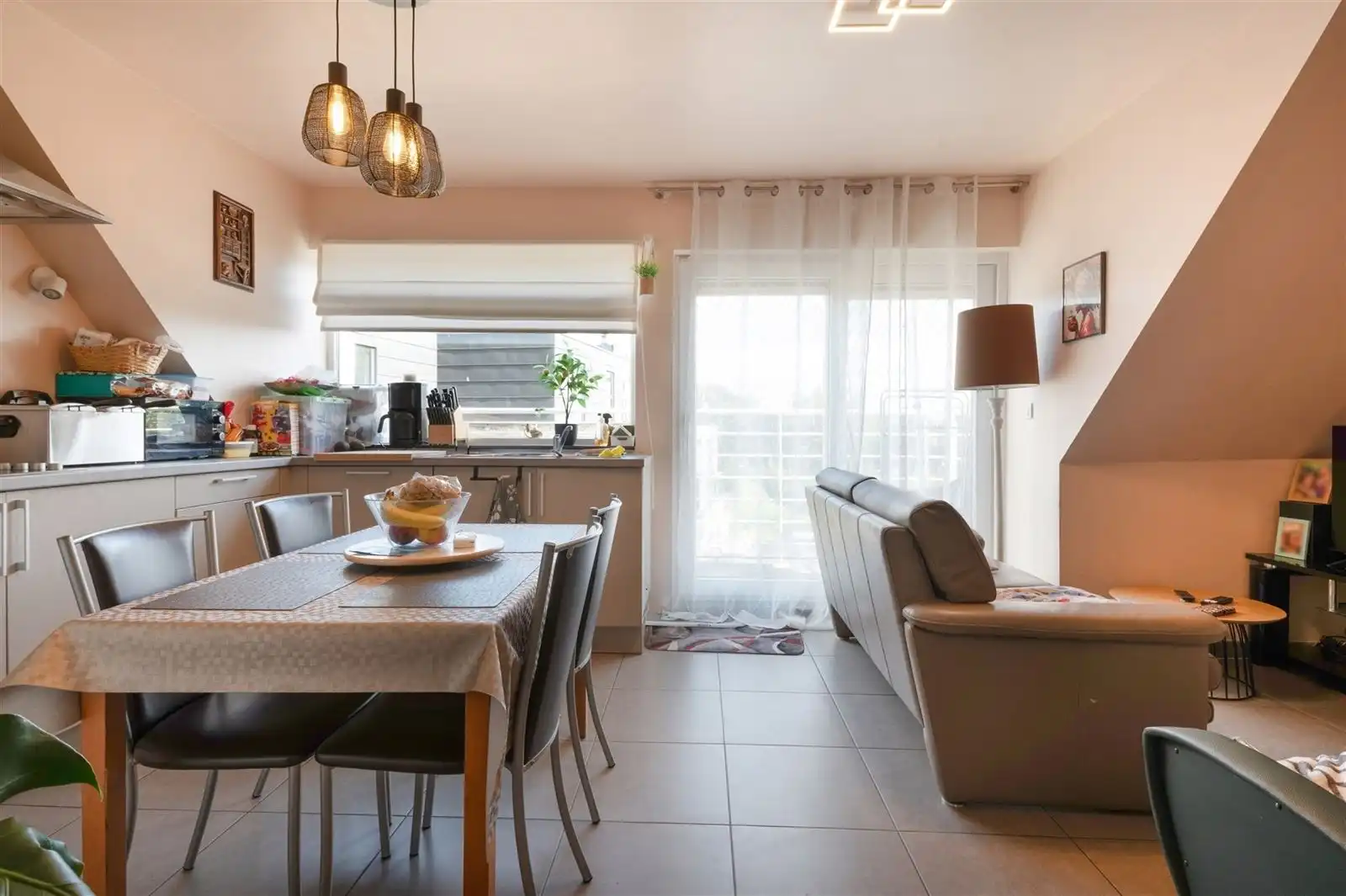 Instapklaar duplexappartement op toplocatie te Wetteren! foto 3