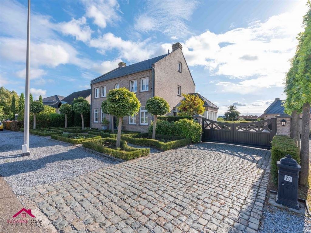 Landelijke villawoning met dubbele vrijstaande garage foto 3