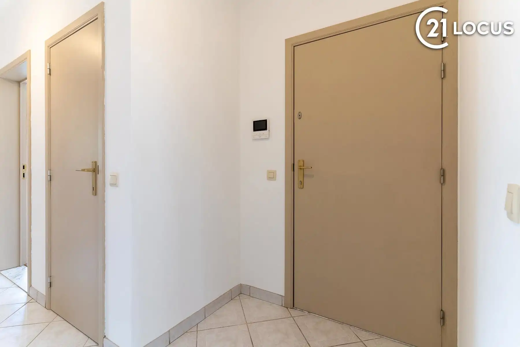 Ruim instapklaar appartement met garage in Burcht foto 4