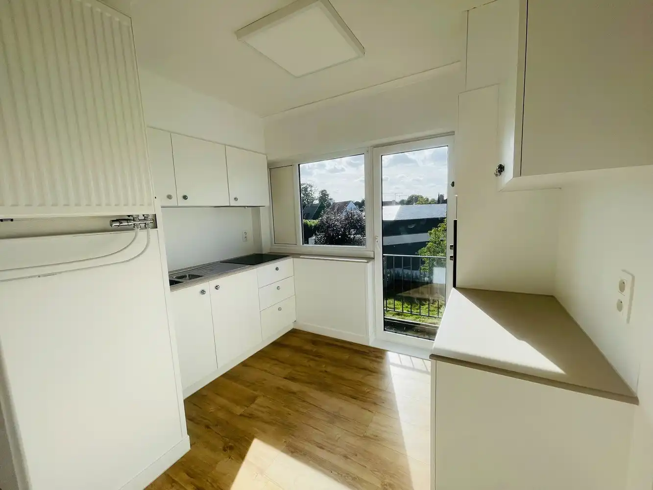 Brugge Kristus Koning  Leuk zonnig lichtrijk appartement met 2 slaapkamers Totaal vernieuwd ! foto 2