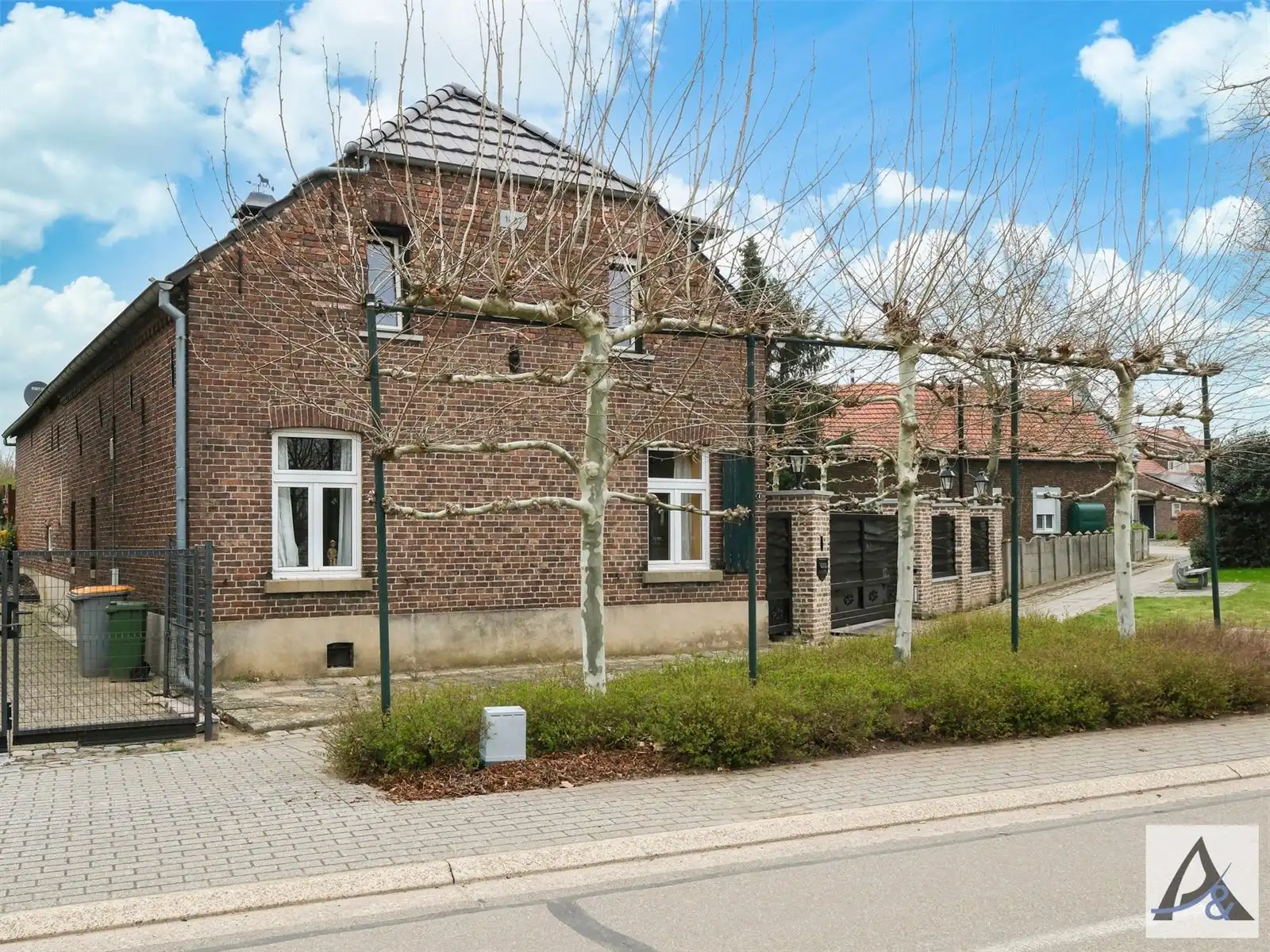 Bijzondere eigendom met woon- en werkmogelijkheden in het pittoreske Kessenich foto 2