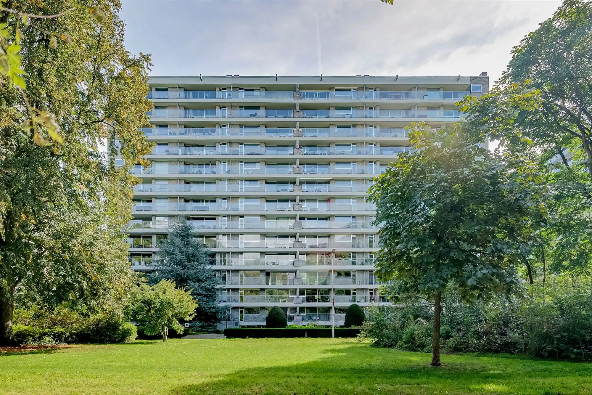 Ruim appartement met 3 slpks, 2 terrassen en garagebox foto {{pictureIndex}}