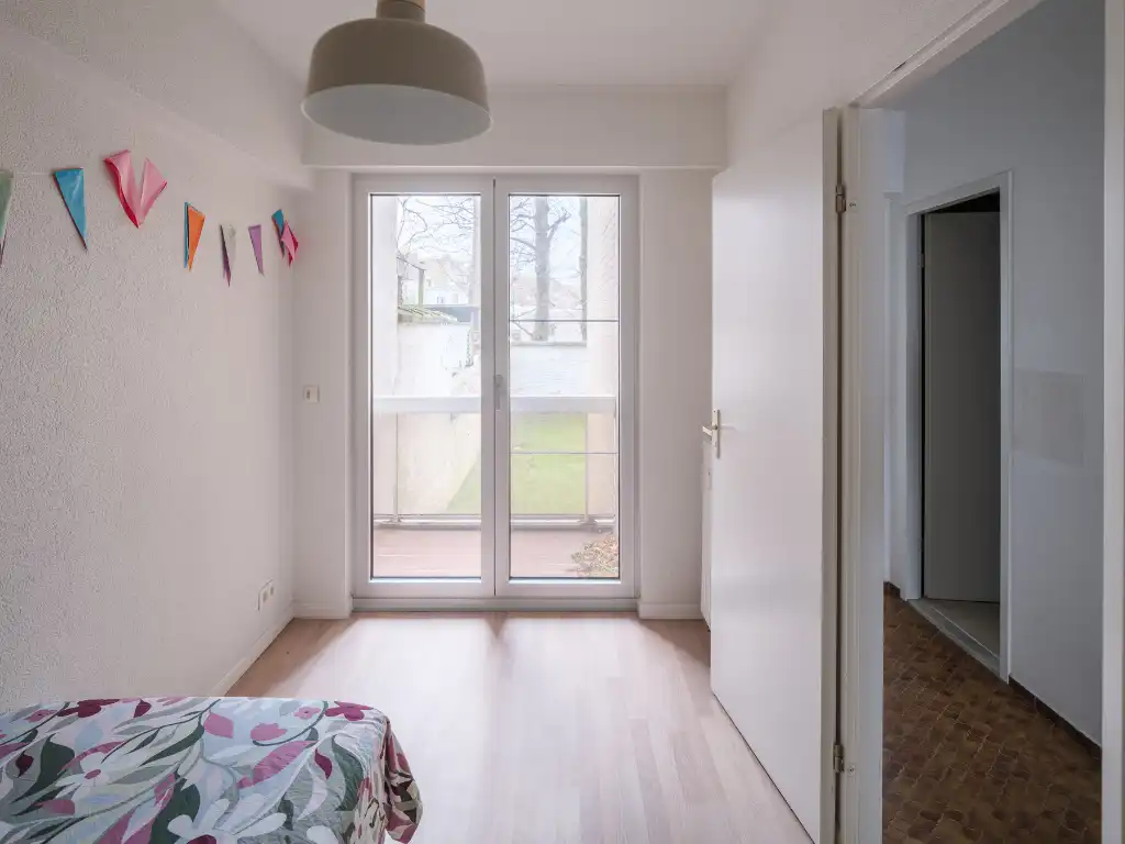 Instapklaar 2 slaapkamer appartement met terras en zonnige tuin foto 9