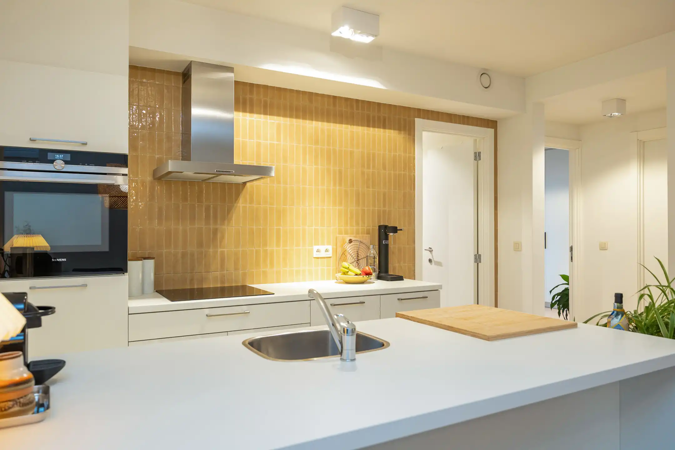 Modern en lichtrijk appartement met twee terrassen foto 9