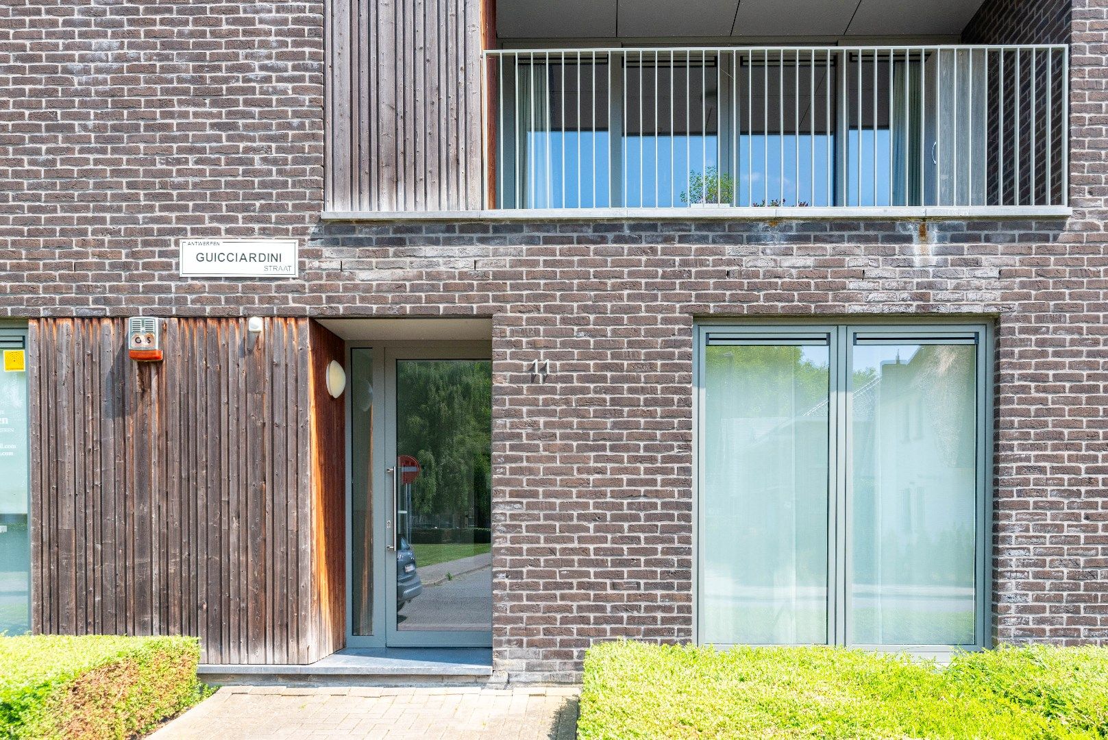 Modern appartement met terras en autostaanplaats foto 20
