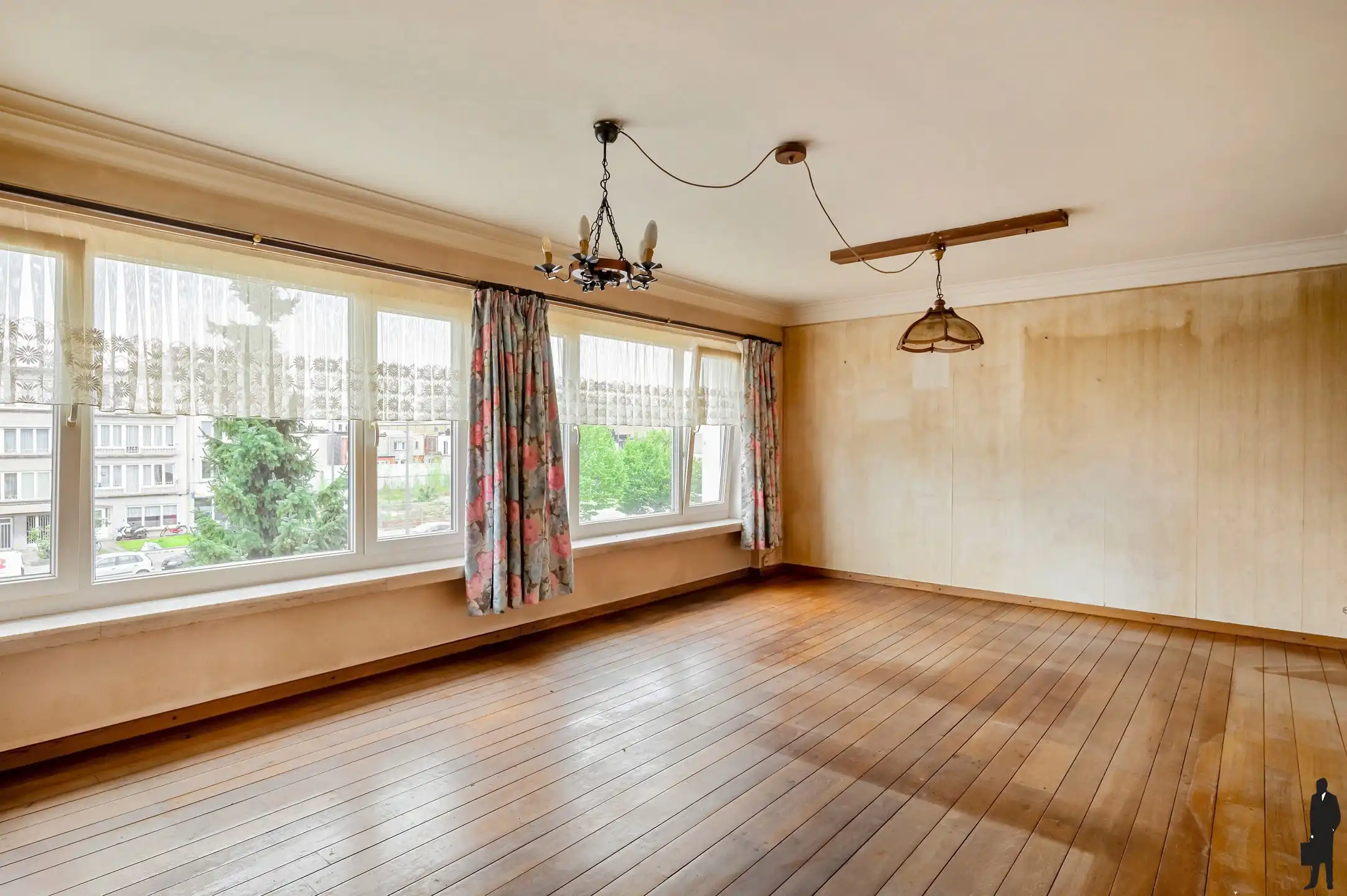 Ruim drie slaapkamer appartement te koop foto 2