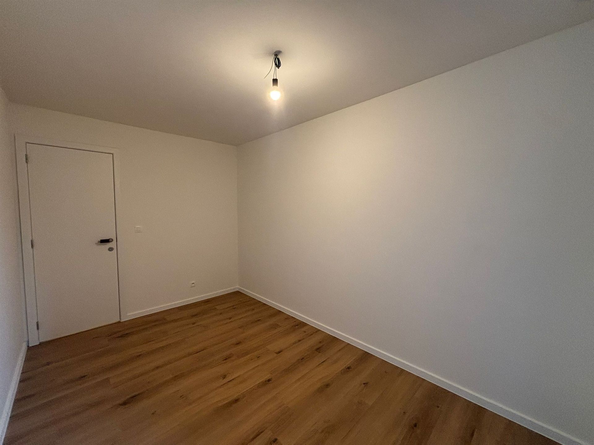 Modern gelijkvloers appartement met private tuin en ruime terrassen in Asse! foto 15