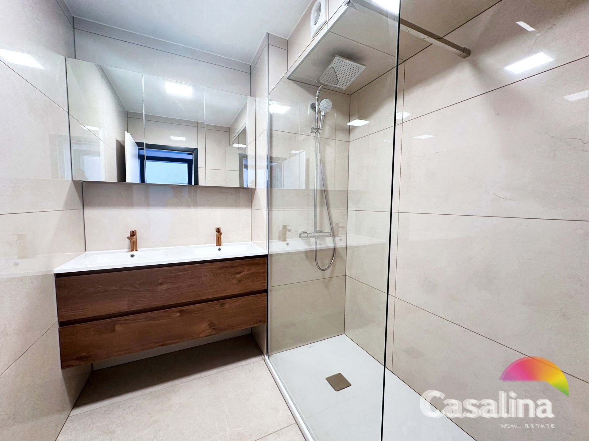 Gemengd gebouw bestaande uit 2 handelsruimtes en 4 woonunits foto 18