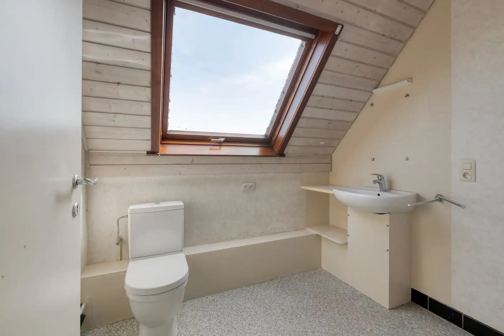 Gunstig gelegen woning met oa 3 slpks op een mooi perceel van 742 m². foto 22