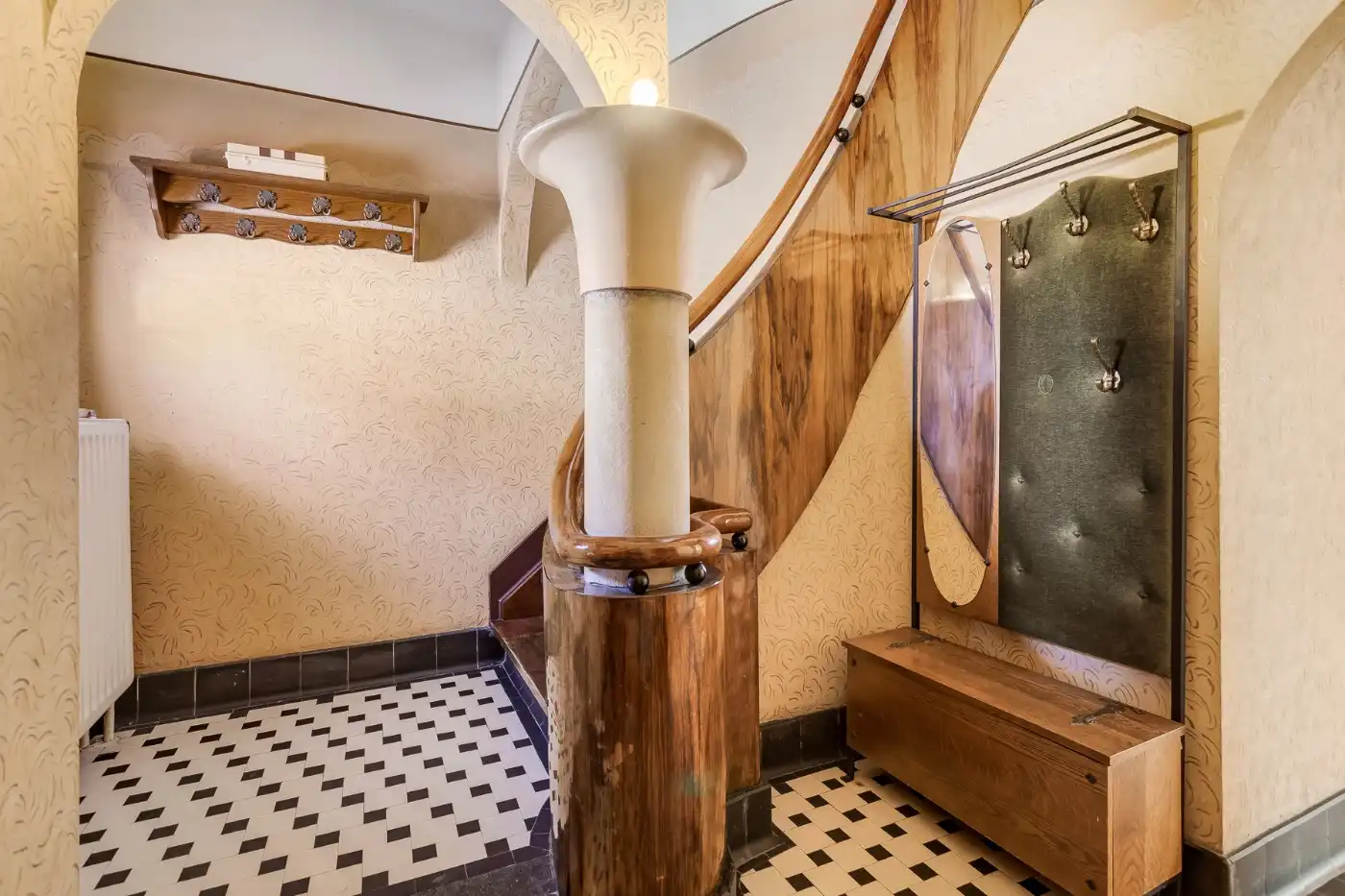 Te renoveren, geklasseerde art deco woning met 3 slpk, ruime zolder en Z-tuin foto 2