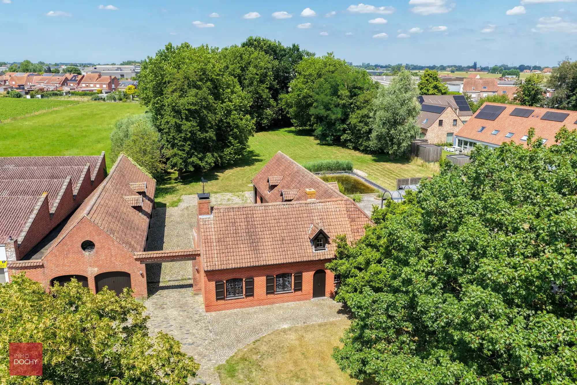 Villa met paardenstallen op 4.876m² foto 4