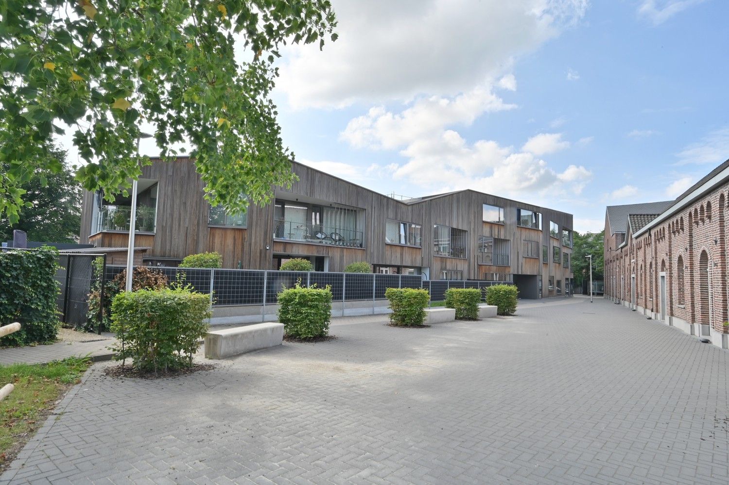 Gelijkvloers appartement met 2 slaapkamers en privétuin in het centrum van Lanaken. foto {{pictureIndex}}