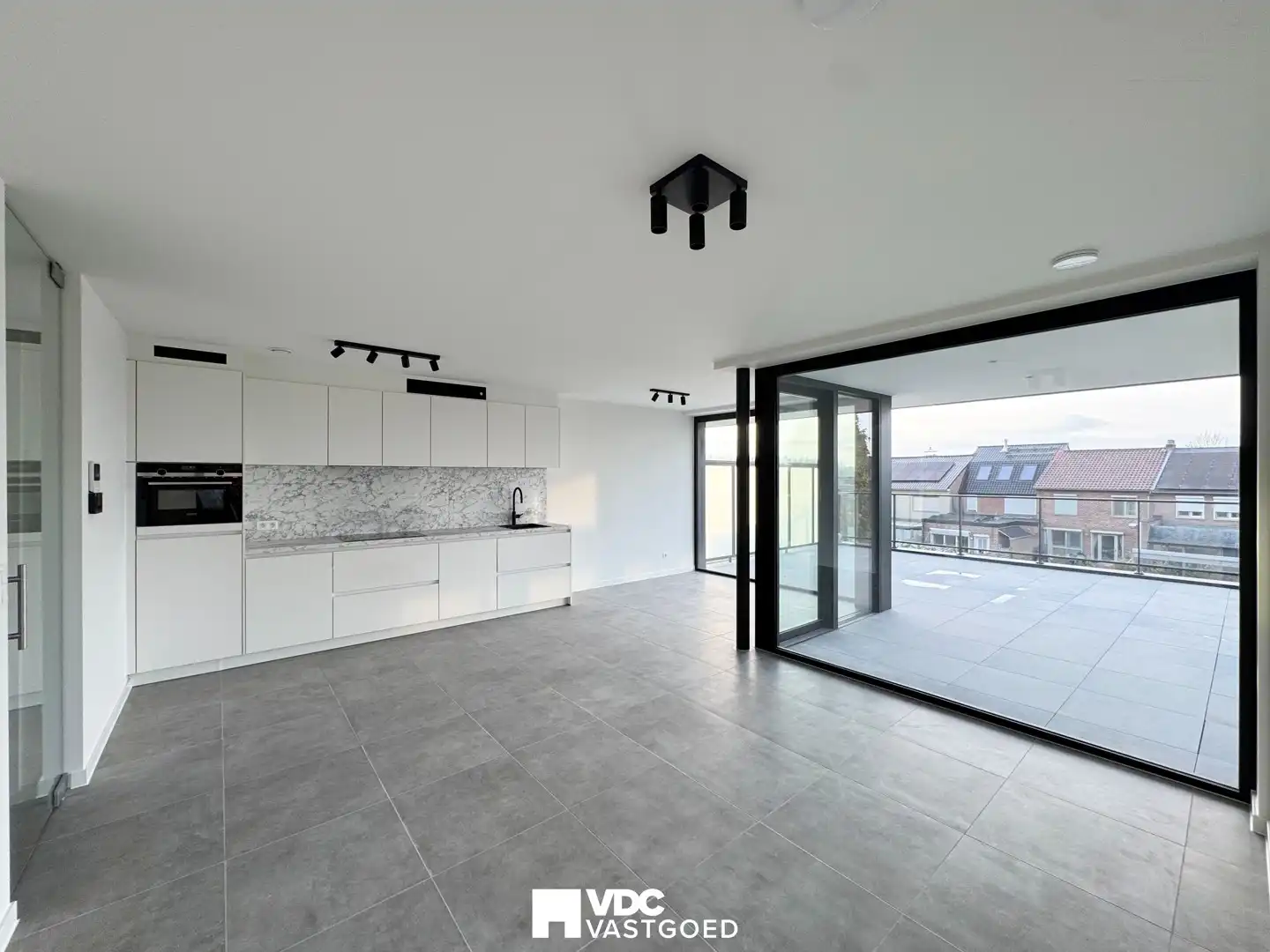 Energiezuinig nieuwbouwappartement met 2 slaapkamers, ruim terras en garage nabij centrum Tongeren foto 3