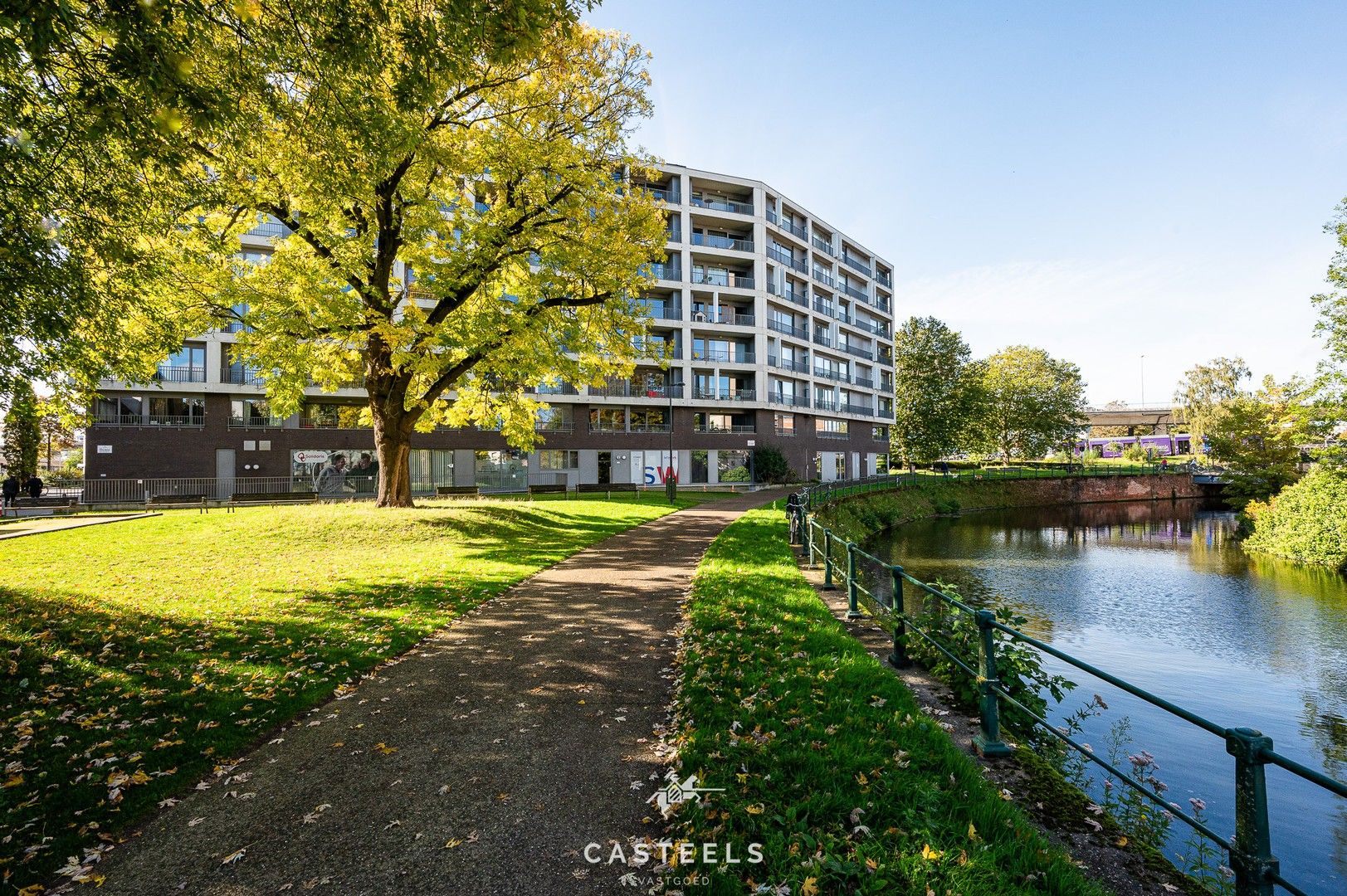 Modern appartement met weids uitzicht te koop in Gentbrugge foto {{pictureIndex}}