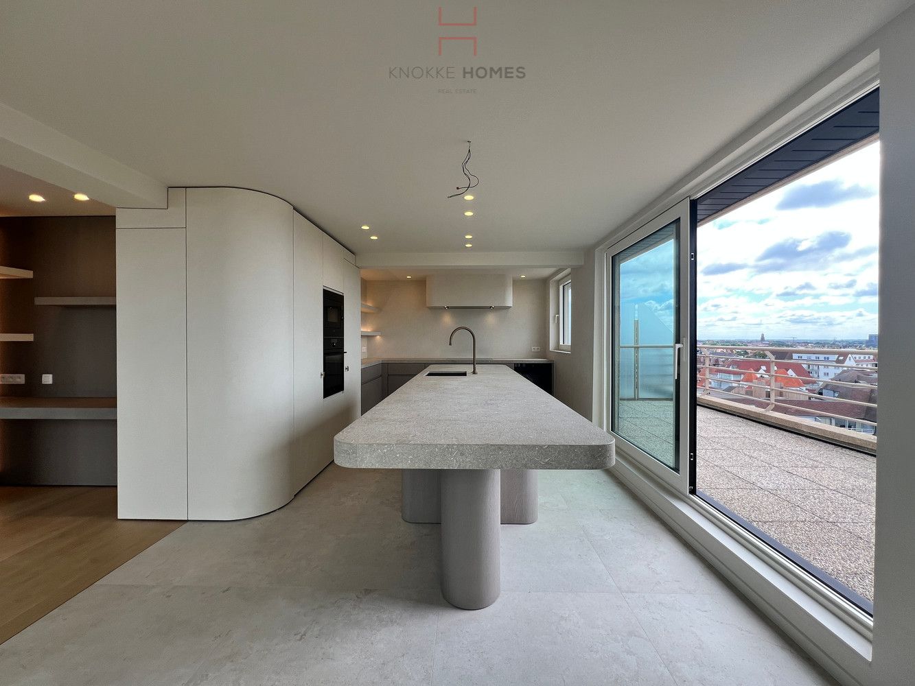 Luxueus gerenoveerd hoekappartement met riant zonneterras in Duinbergen foto 5