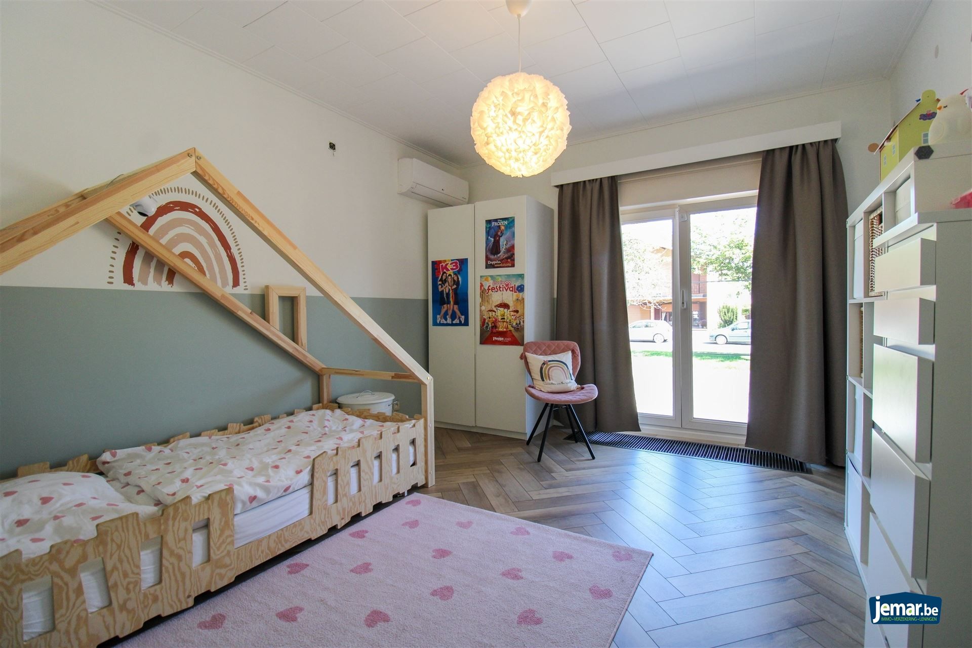 Instapklare gezinswoning met 5 slaapkamers gelegen op ruim perceel met verwarmd zwembad op ideale locatie te Maasmechelen! foto 13
