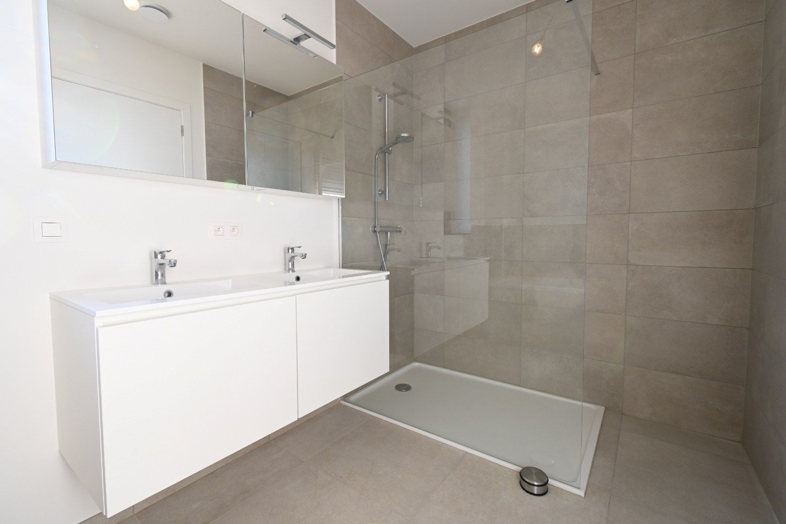 Knap nieuwbouwappartement op de eerste verdieping in centrum Hoeselt foto 14