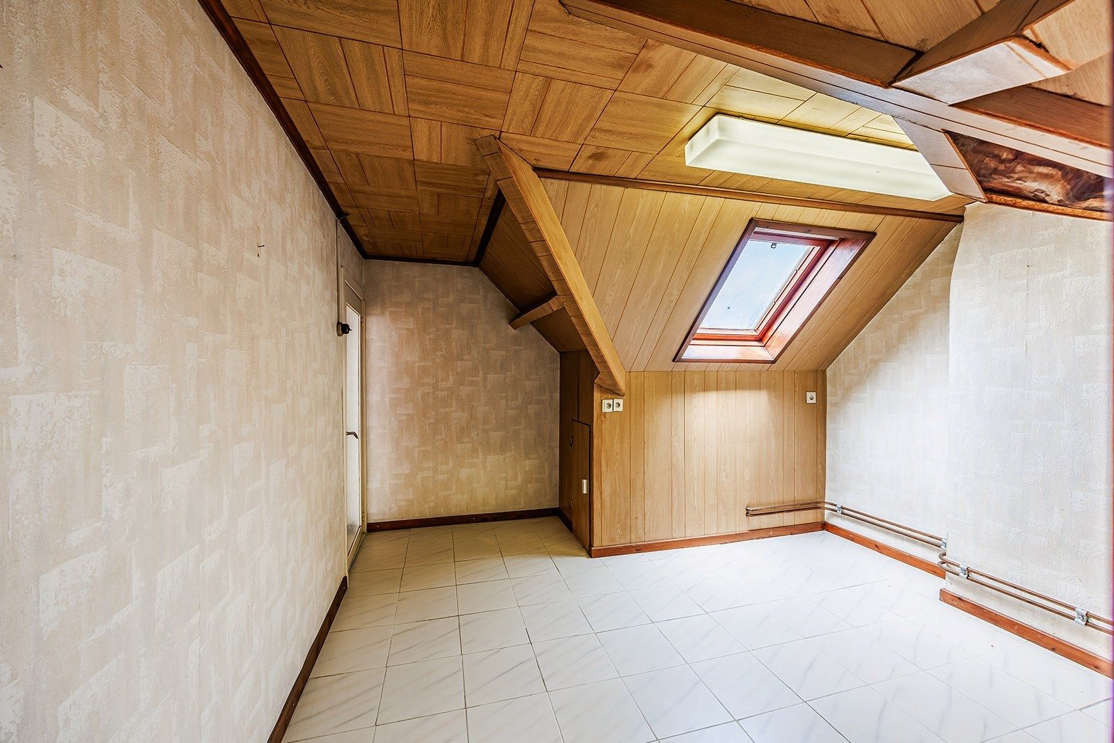 Ruime gezinswoning met 5 slpk en garage foto 17