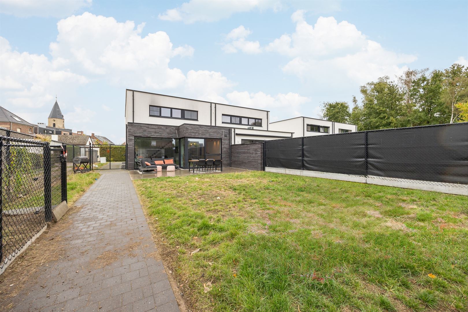 Moderne HOB met 3 slpk in een doodlopende straat foto 2