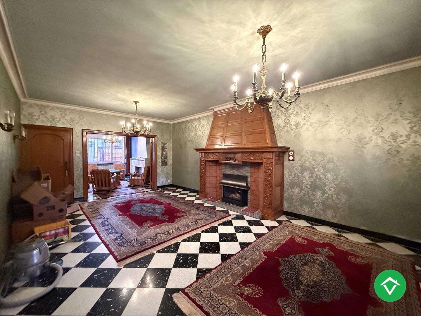 Karaktervolle, stevige woning met 4 slaapkamers, tuin en garage in centrum Roeselare foto 5