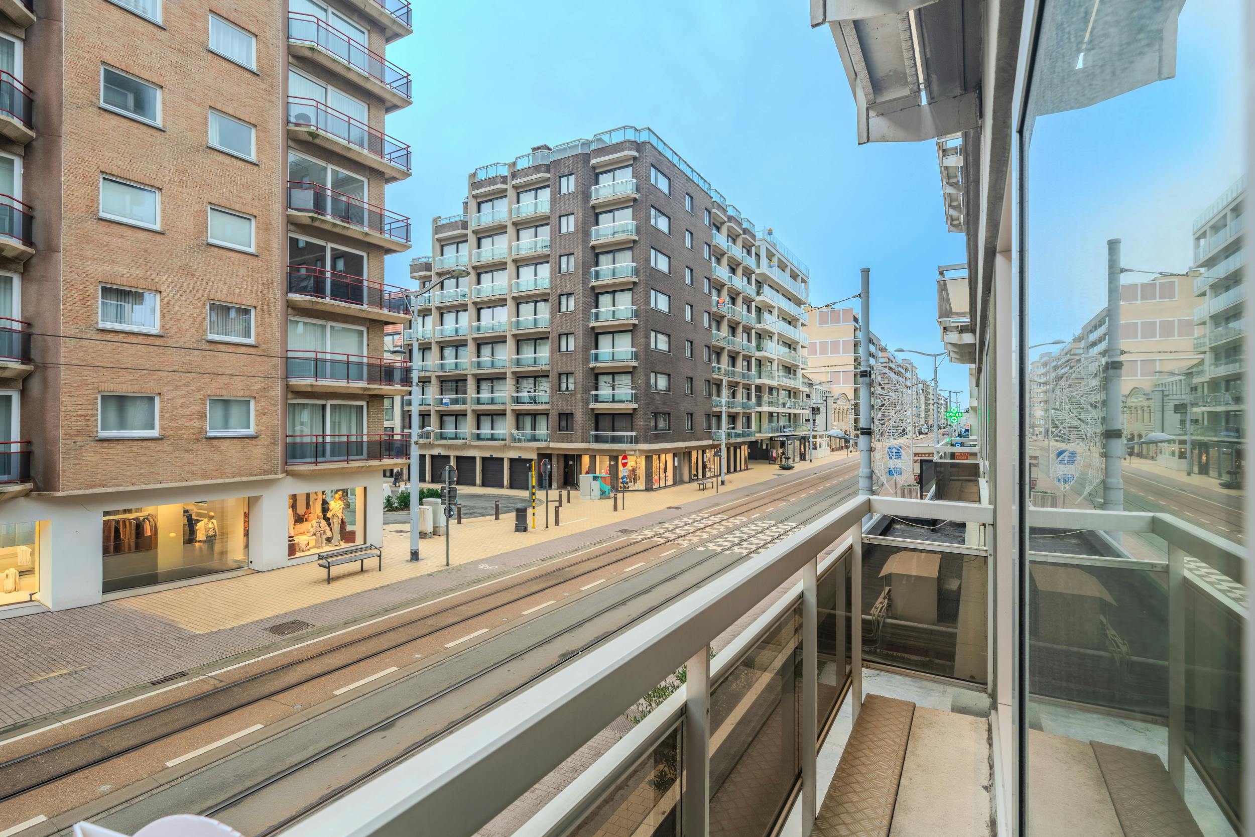 Lichtrijk appartement met aparte slaapruimte te Middelkerke! foto 2