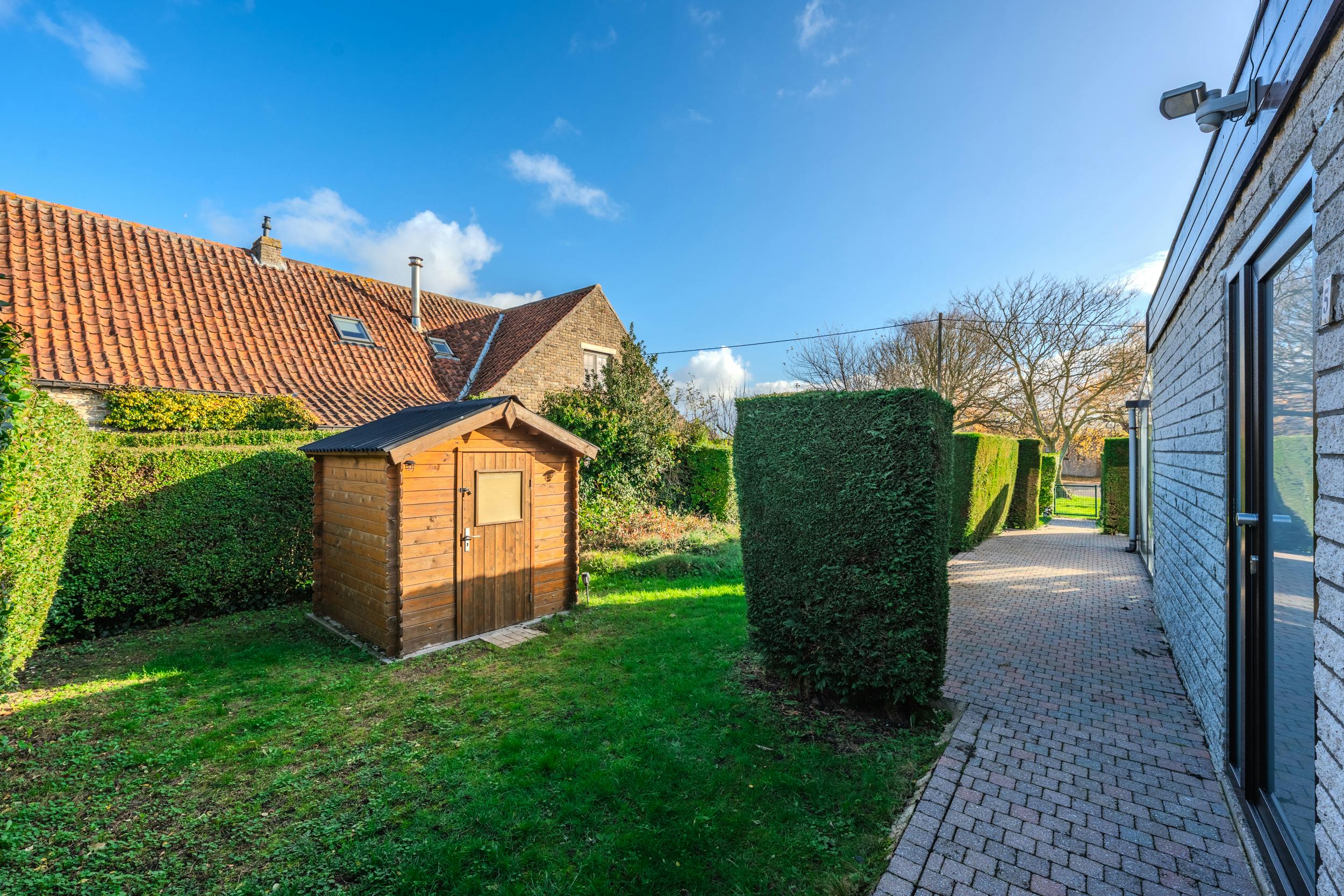 Rustig gelegen vakantiewoning met tuin te koop te Westende! foto 12