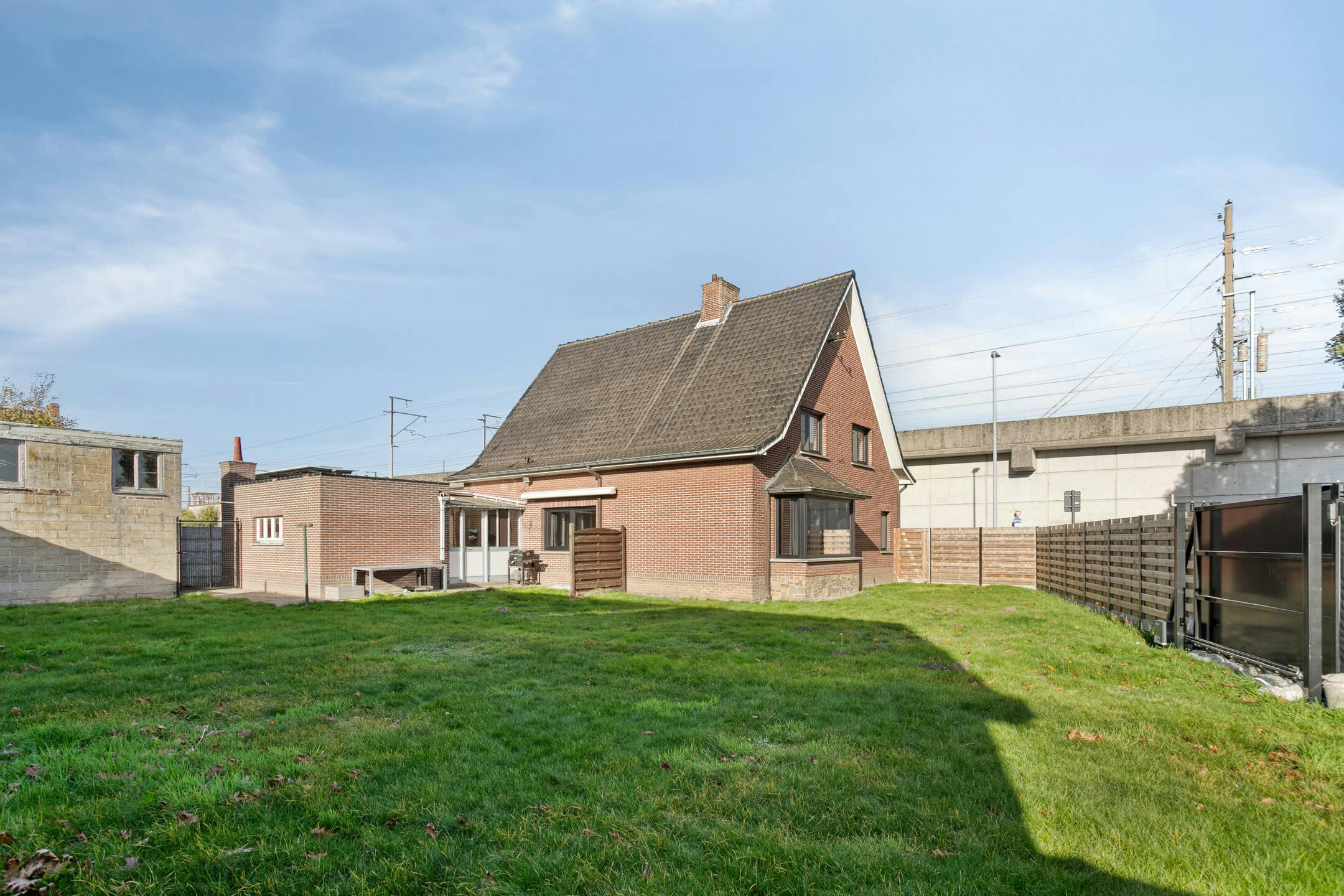 Huis met 4 slaapkamers, garage en zonnige tuin in Landegem foto 16