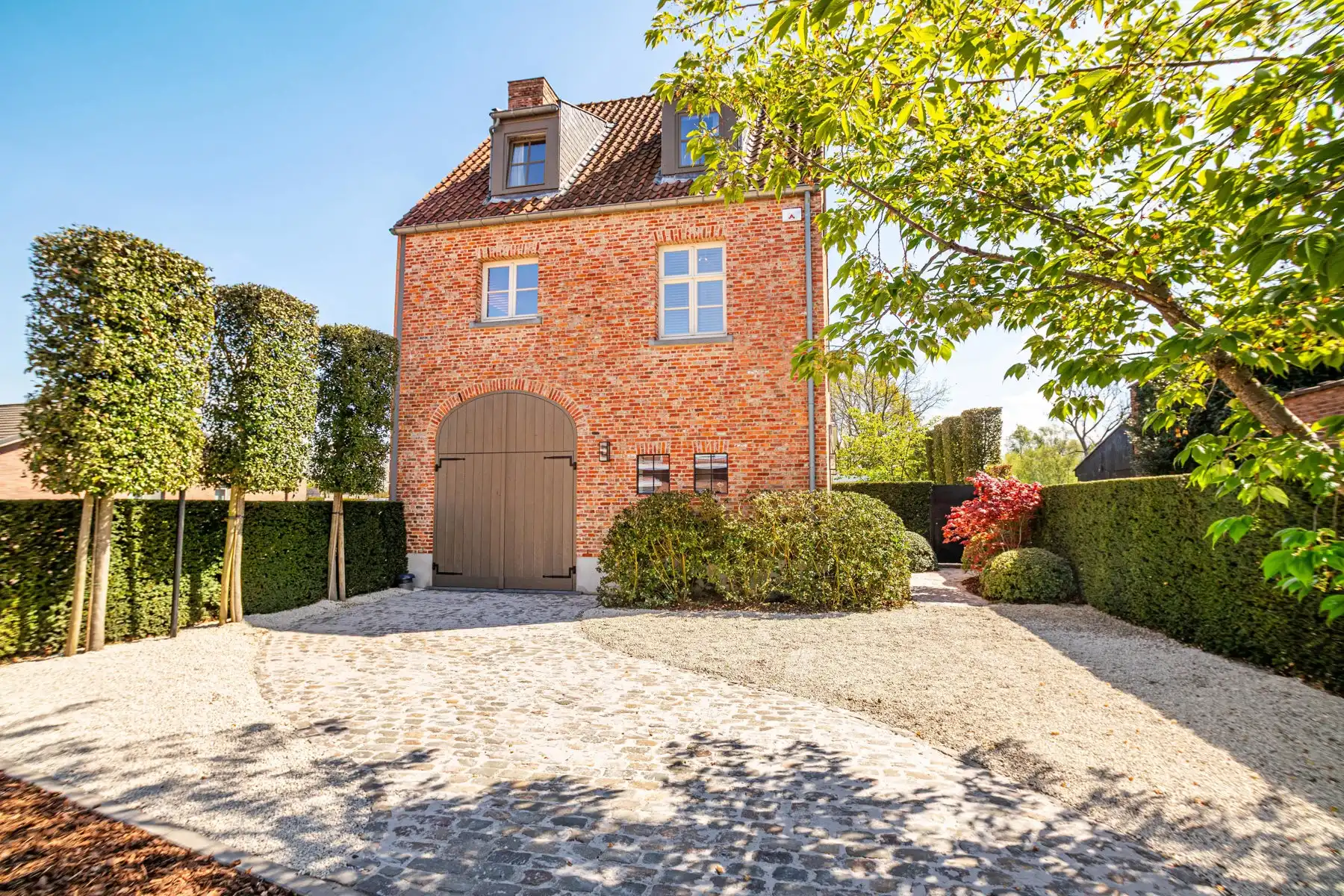 Exclusieve instapklare woning met zwembad en open groenzicht foto 3