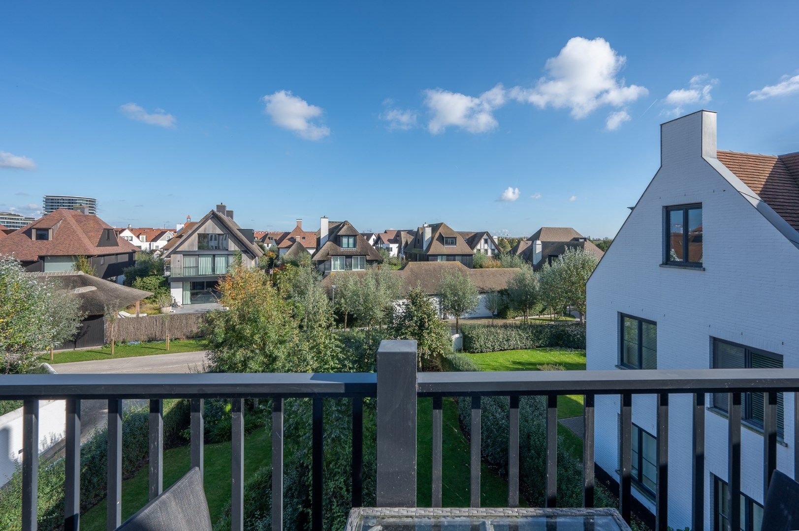 Exclusief: 1e lijn appartement met zuid-west georiënteerde terrassen en frontaal zicht op het meer te Duinenwater foto 11