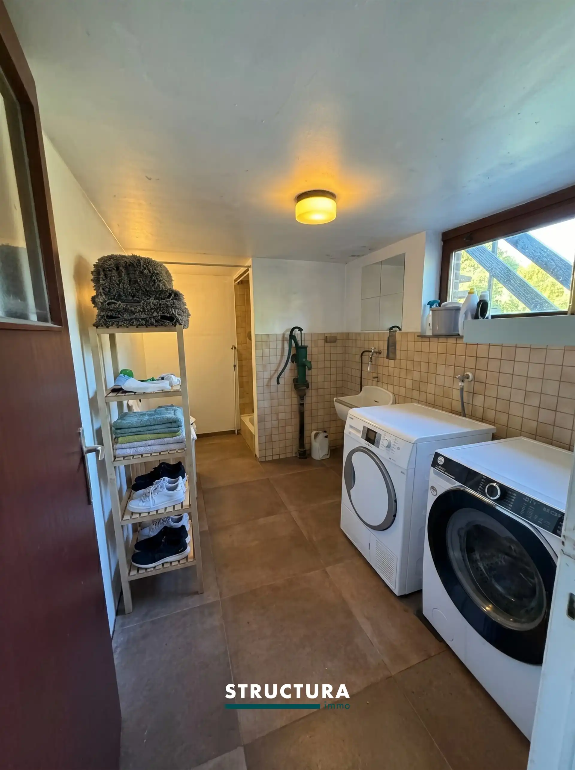 Woning met 4 slaapkamers,dubbele garage en grote tuin foto 18