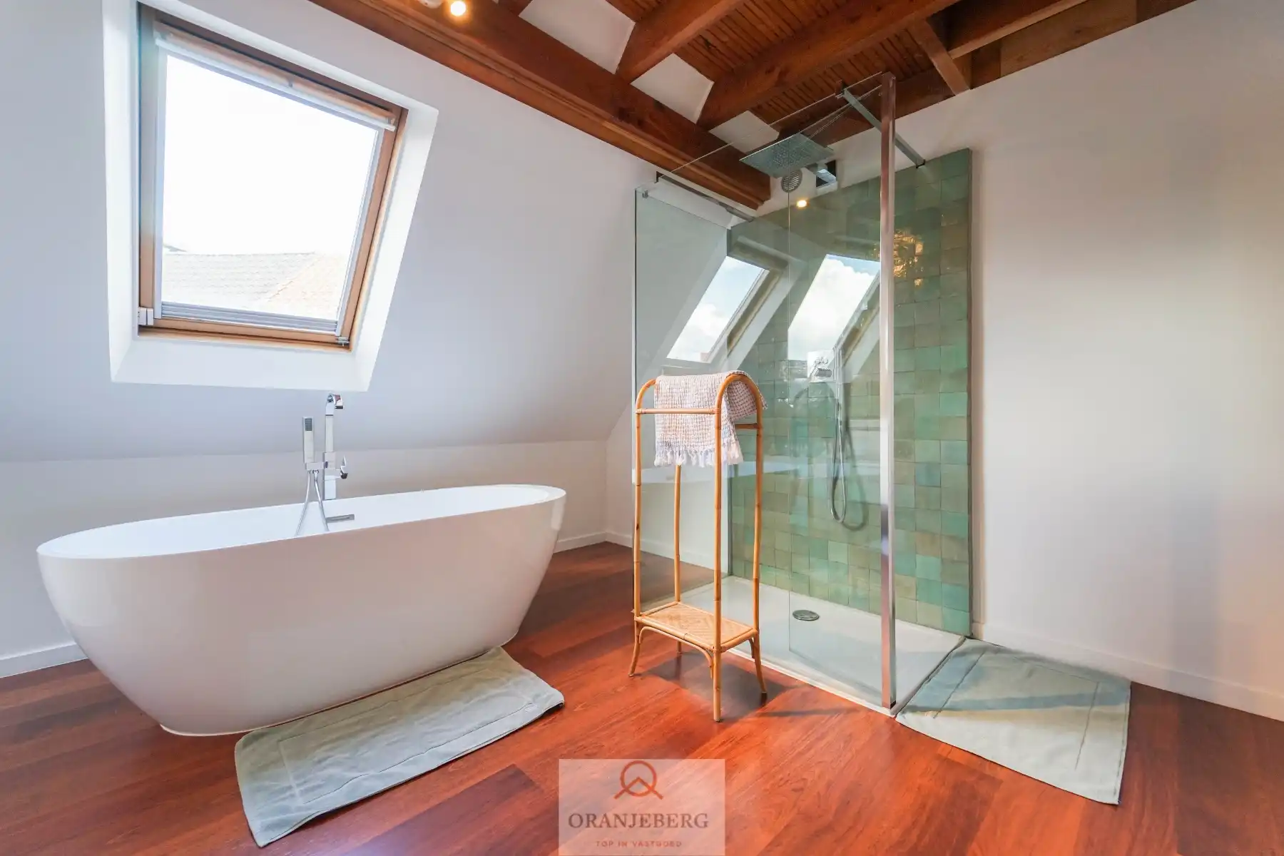 Charmante, gerenoveerde woning nabij Elyzeese Velden foto 24