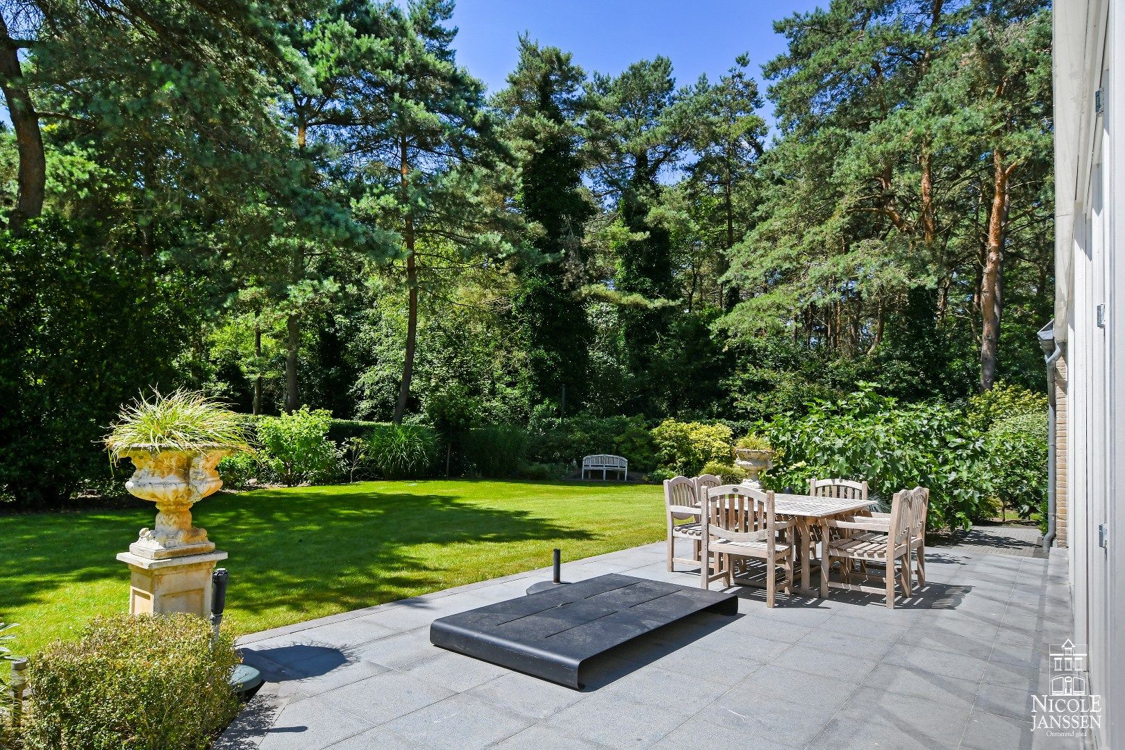 Exclusieve en ruim ingedeelde villa foto 13