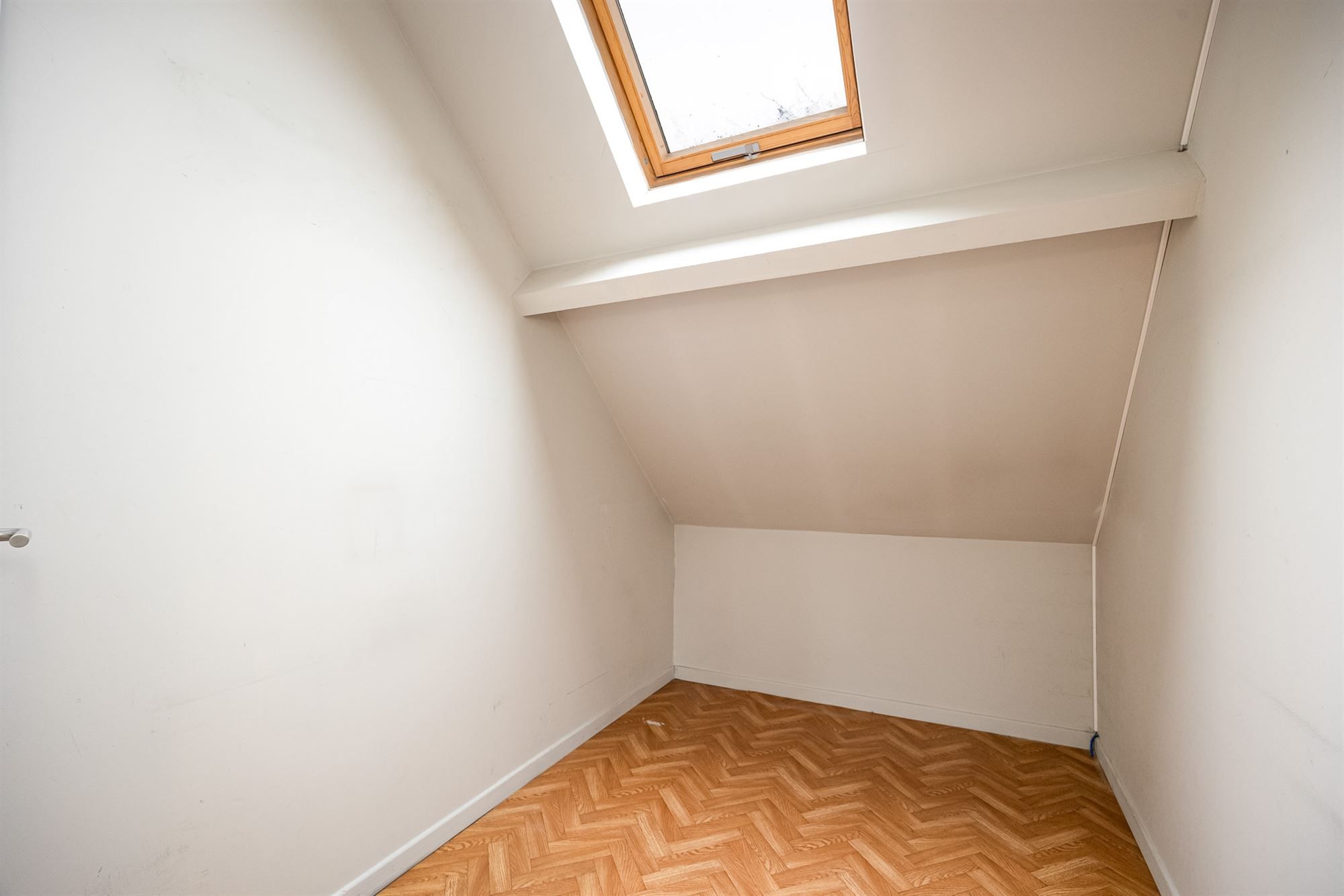 Op te frissen woning met 4-6 slpkmrs en Z-tuin foto 16