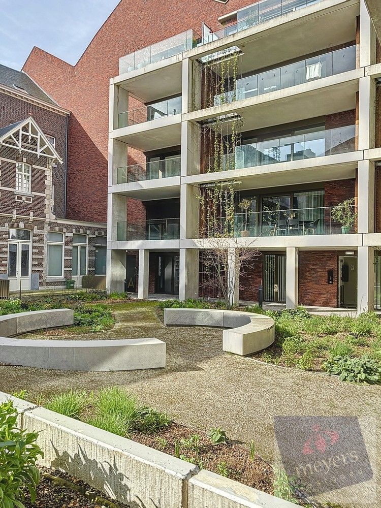 Stijlvol en zorgeloos wonen in hartje Hasselt – serviceflat in Residentie Ursulinenhof foto {{pictureIndex}}