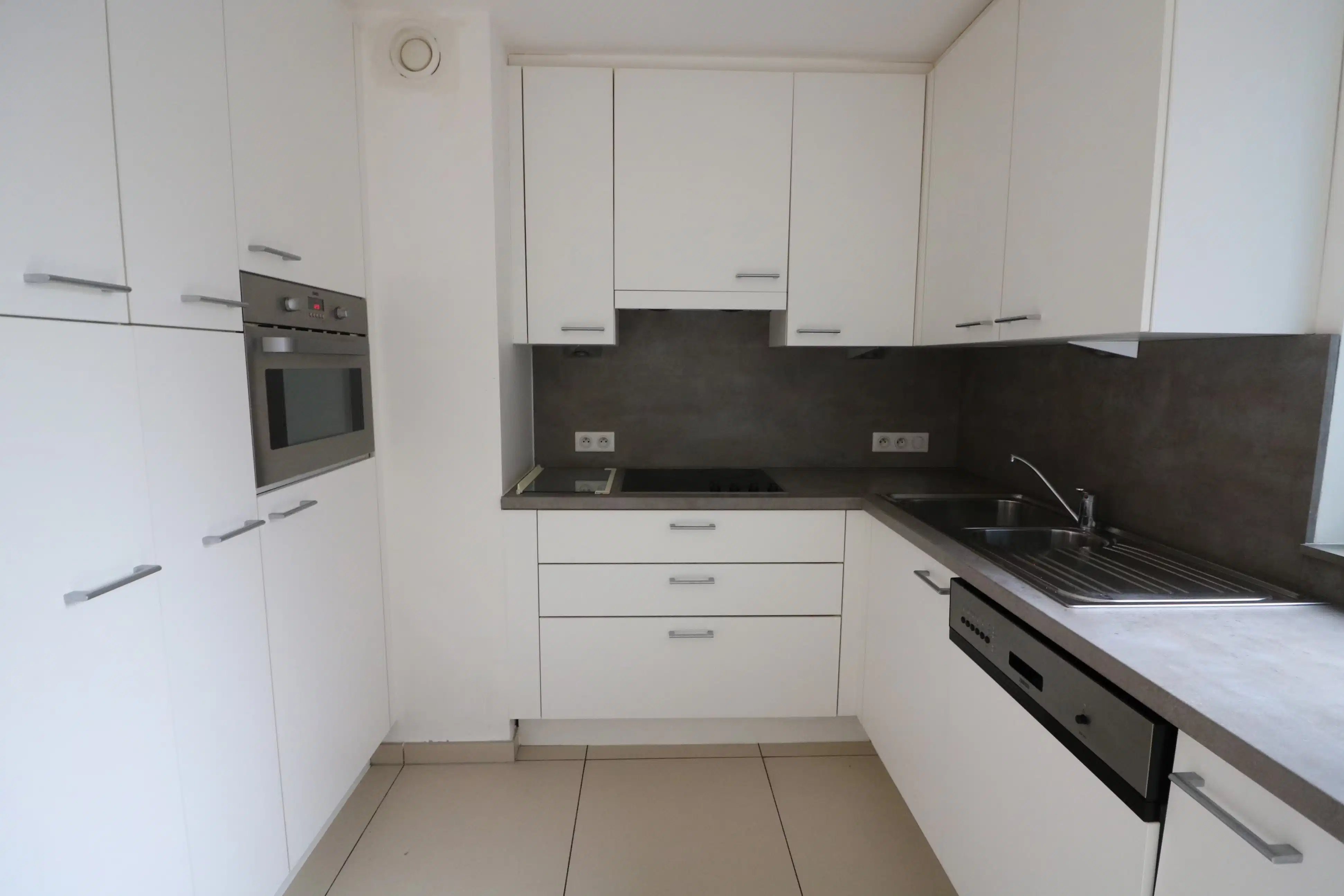 Ruim duplexappartement met 2 slaapkamers foto 2