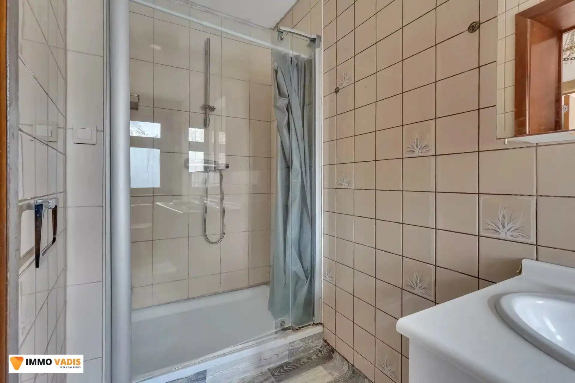 Authentiek herenhuis met karakter, klaar voor een stijlvolle renovatie. foto 17