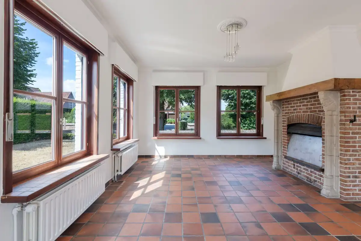Landelijke vrijstaande woning met 4 slaapkamers, grote bruikbare zolder, garage en zonnige tuin nabij het centrum van Merendree. foto 5